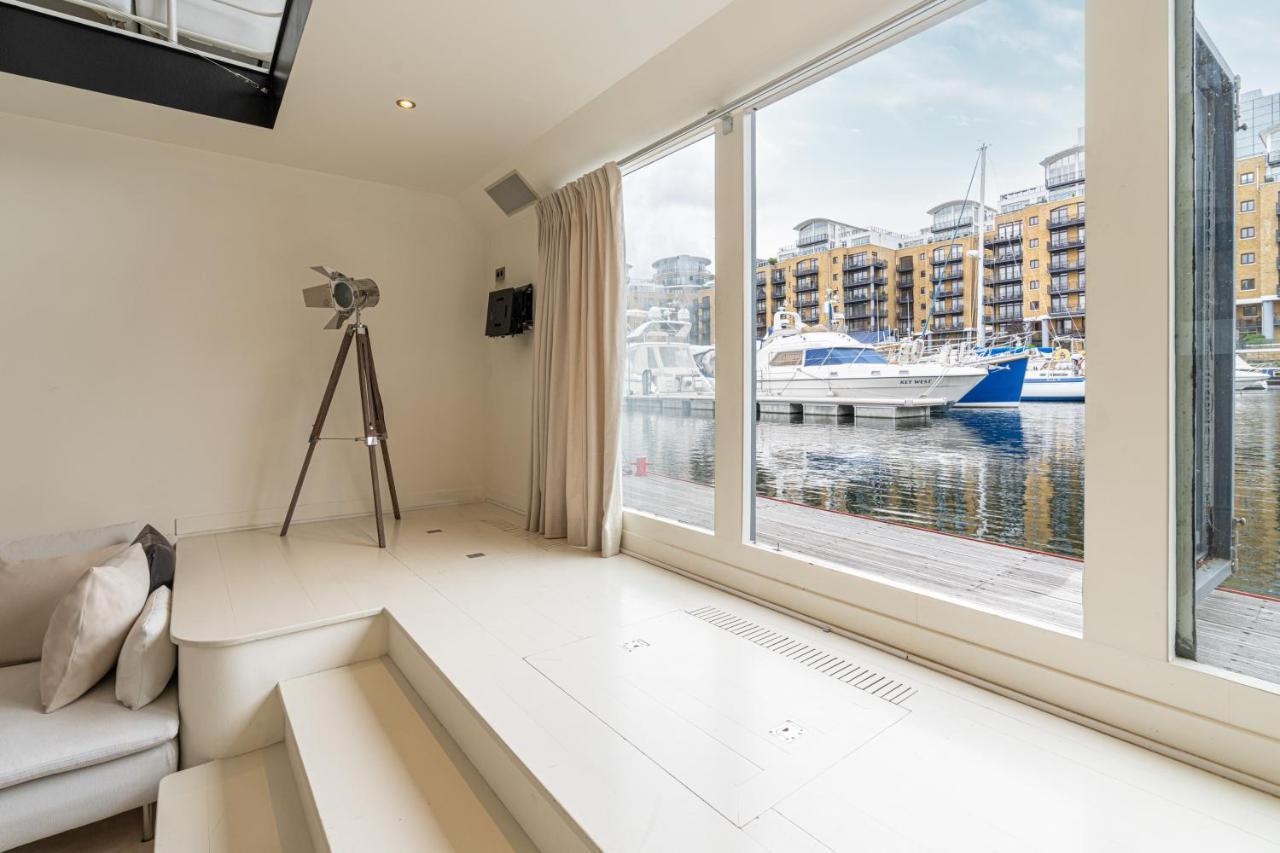 Charming Houseboat Featuring A Sauna London