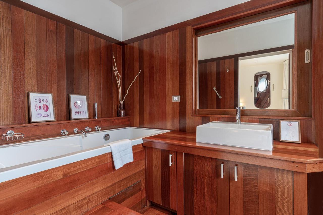 Charming Houseboat Featuring A Sauna Apartment London