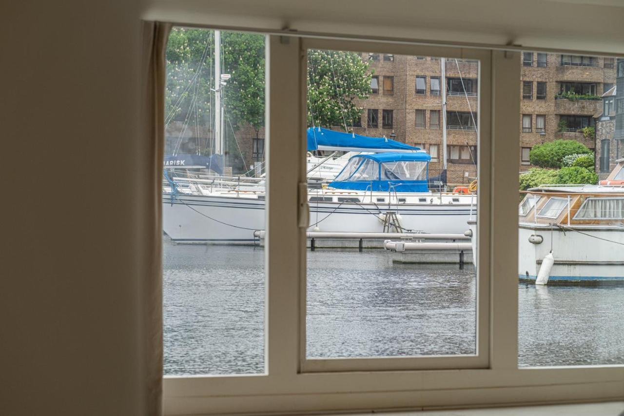 Apartment Charming Houseboat Featuring A Sauna