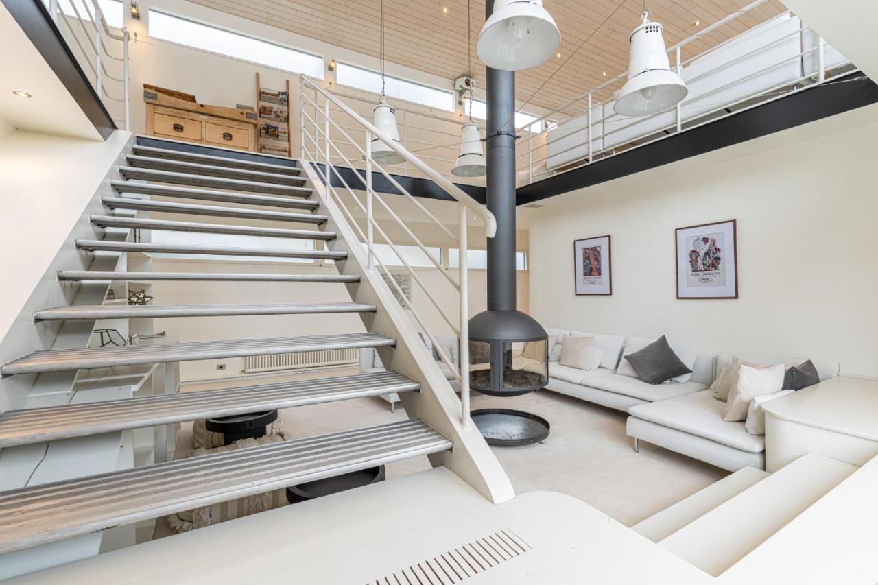 Apartment Charming Houseboat Featuring A Sauna London