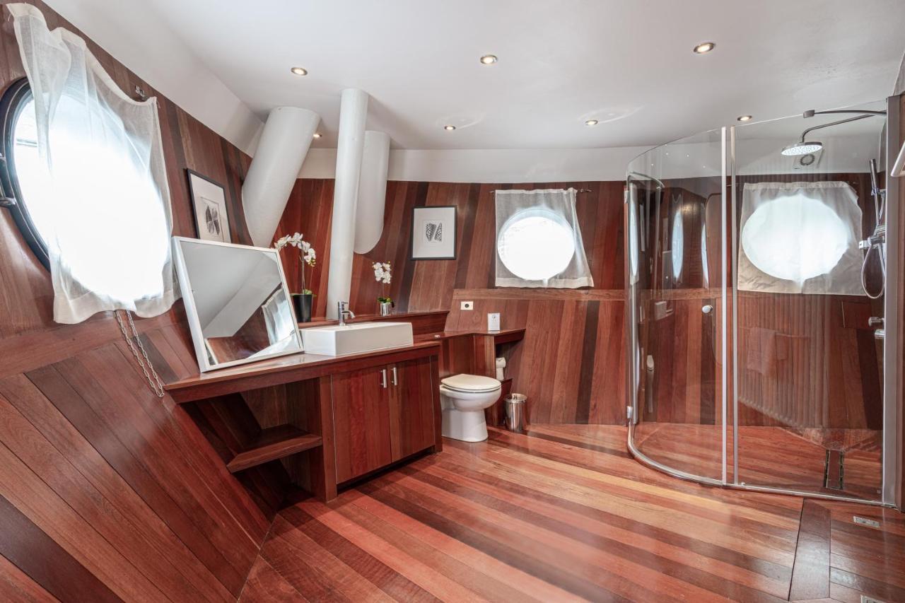 Charming Houseboat Featuring A Sauna London