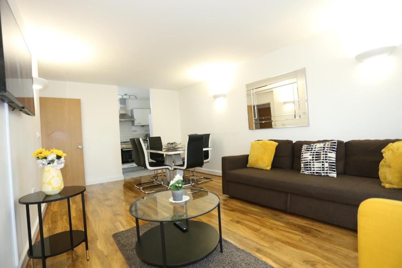Apartment Lovely View 2 Beds 2 Bath Apartment, London