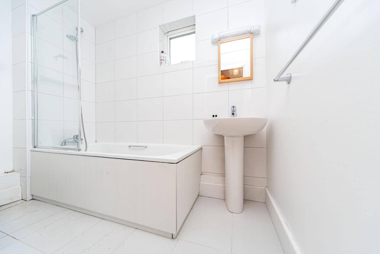Pass The Keys Delightful Close To River In Se16 Appartement Londen