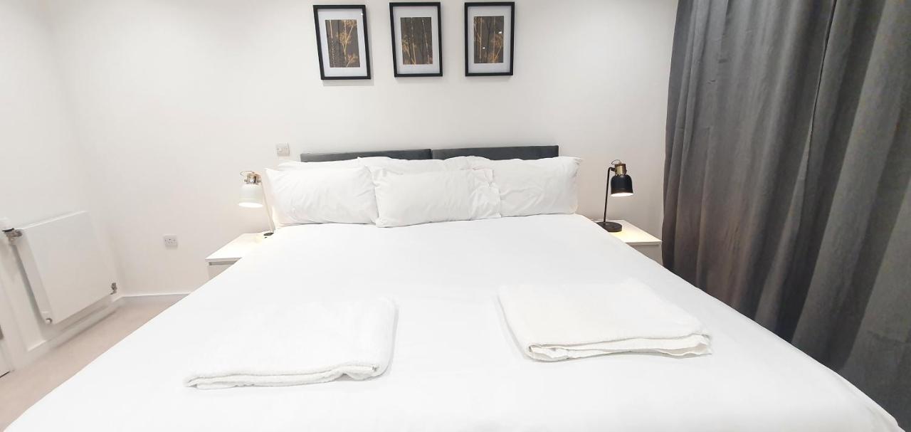 Garland Modern 3 Bedroom House Westfield - Stratford * Londres