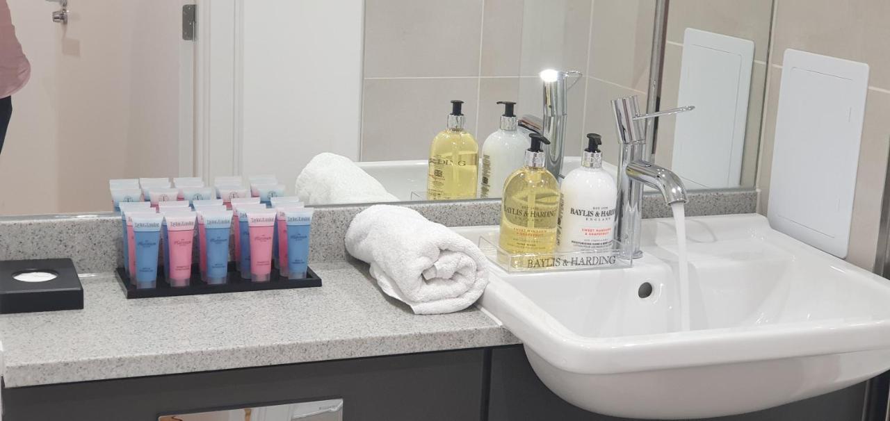 Garland Modern 3 Bedroom House Westfield - Stratford * Londres