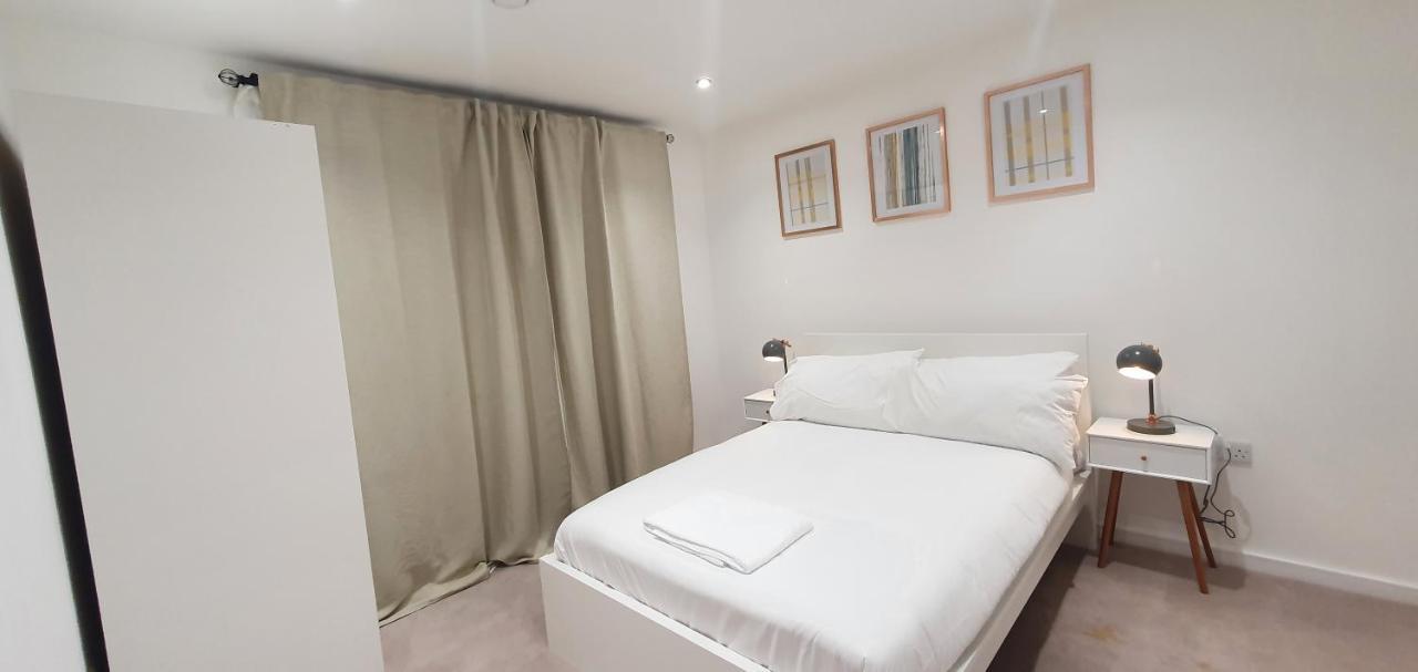 Garland Modern 3 Bedroom House Westfield - Stratford * Londres