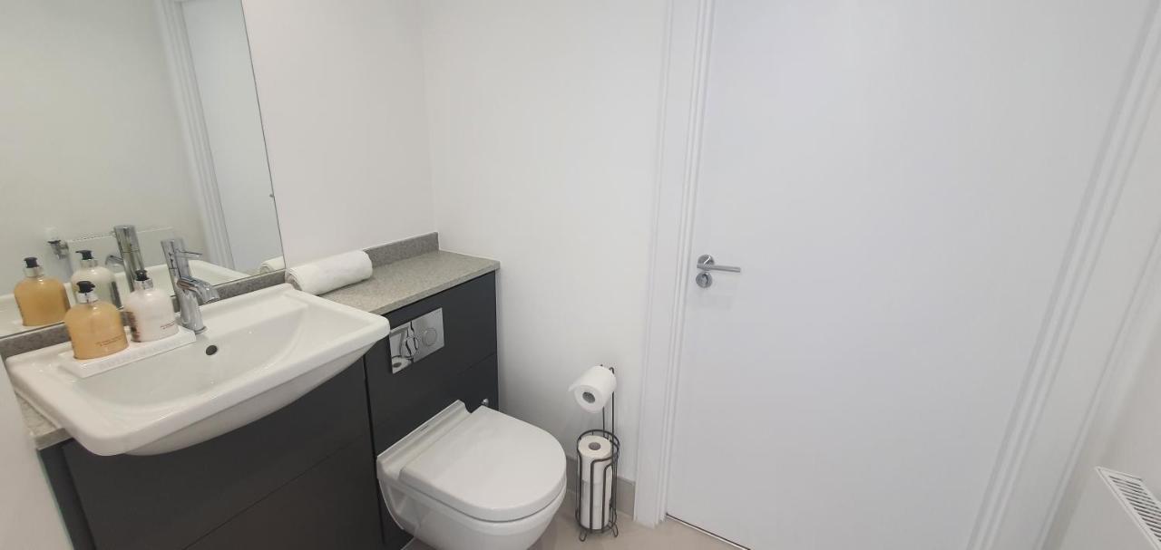 Garland Modern 3 Bedroom House Westfield - Stratford * Londres