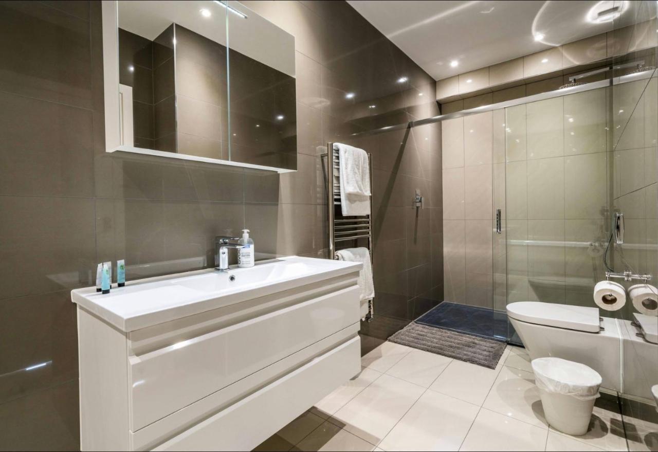 Simple Hotel *