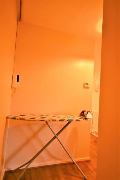 Spacious 2bedroom With Patio By Excel Centre * Londen