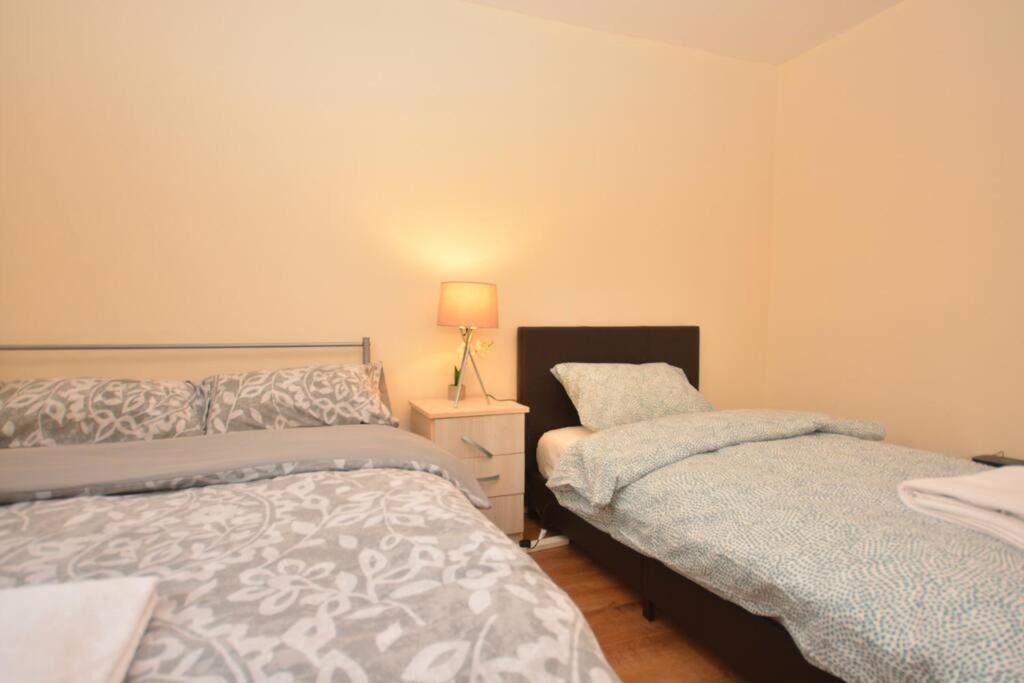 Appartement Spacious 2bedroom With Patio By Excel Centre Londen