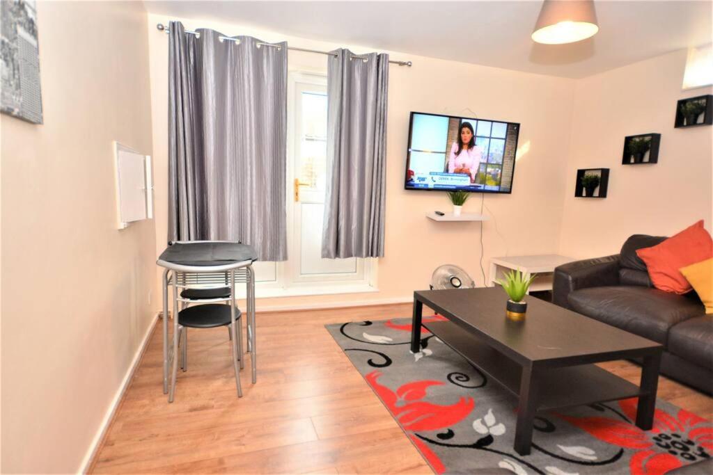 Appartement Spacious 2bedroom With Patio By Excel Centre Londen