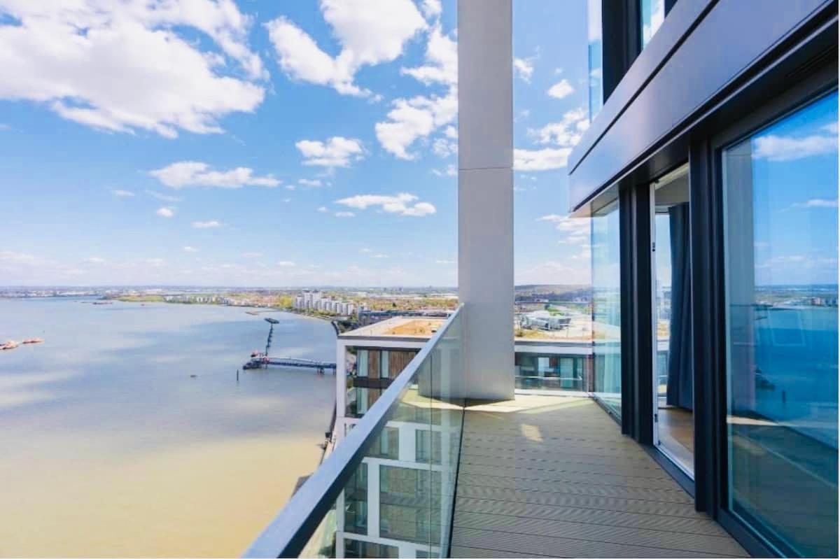 Executive Waterfront Split Penthouse Londen