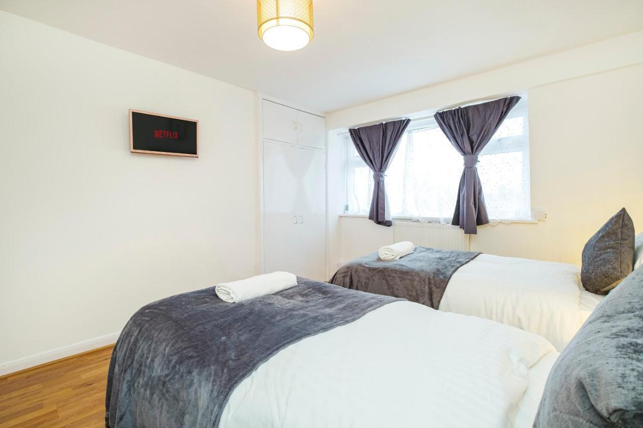 Apartamento Spacious 3 Bed 1 Bath Hse W Guest Toilet W Parking Near Excel - E16 Londres
