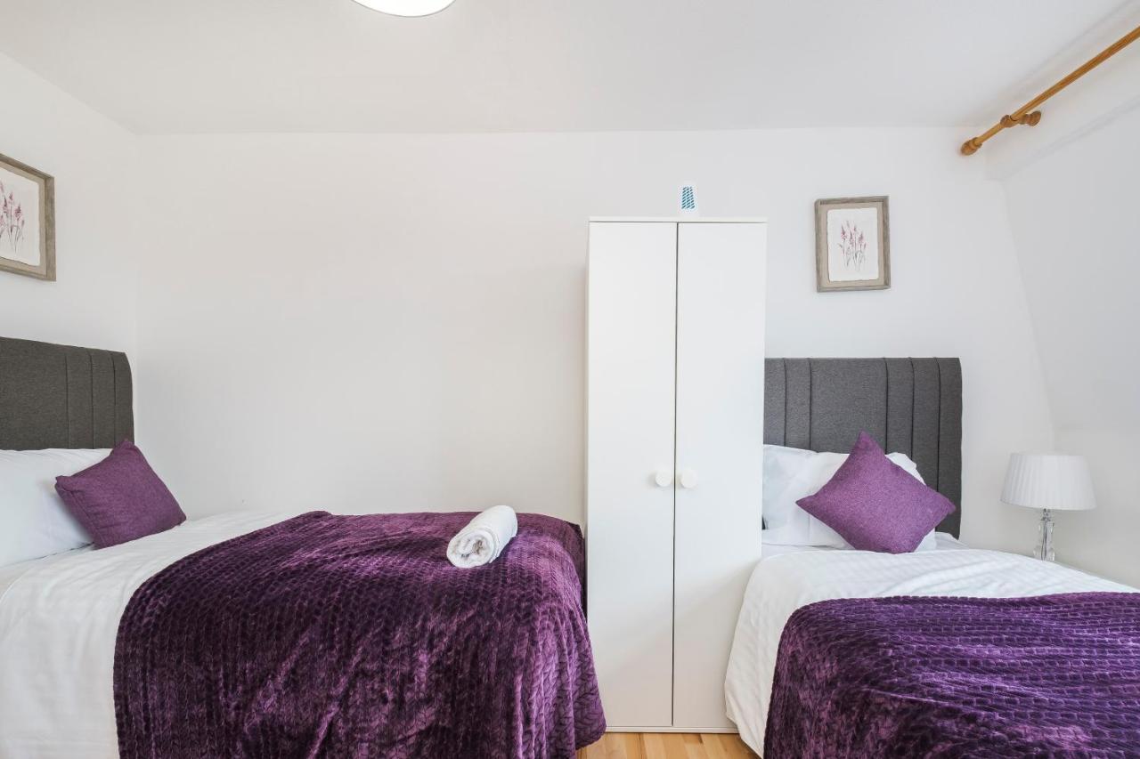 Apartamento Spacious 3 Bed 1 Bath Hse W Guest Toilet W Parking Near Excel - E16 Londres