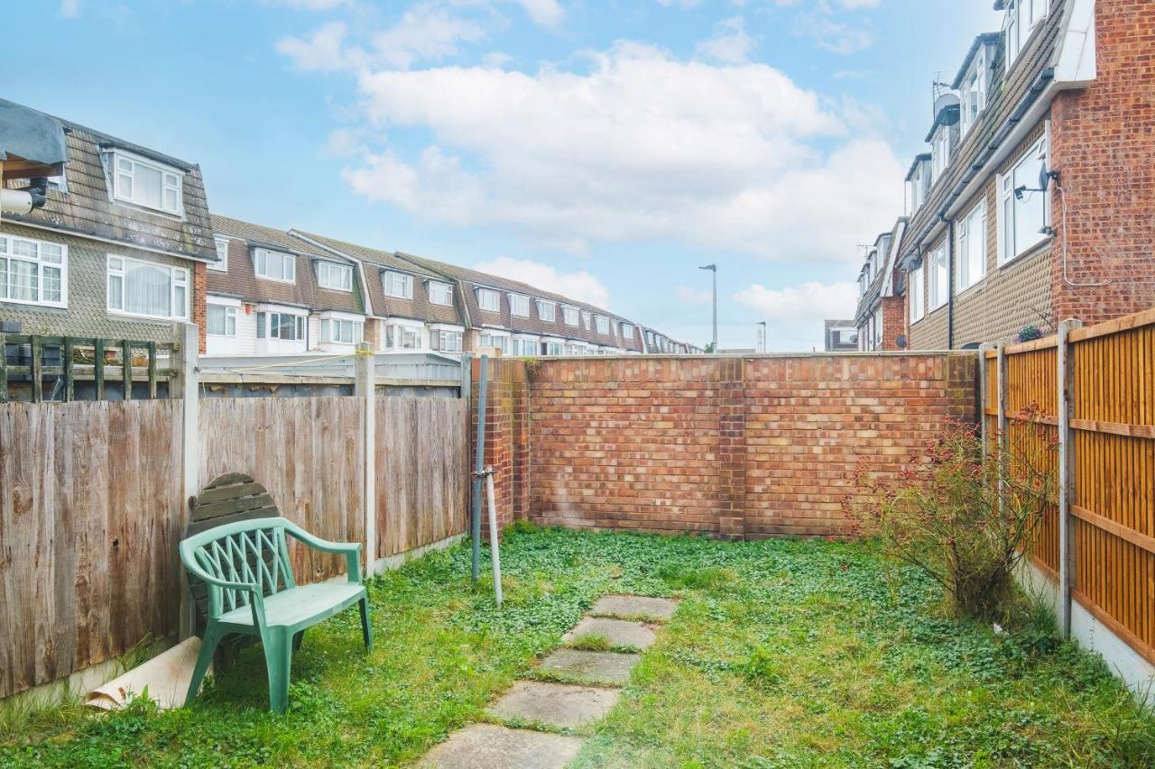 Spacious 3 Bed 1 Bath Hse W Guest Toilet W Parking Near Excel - E16 Apartamento *