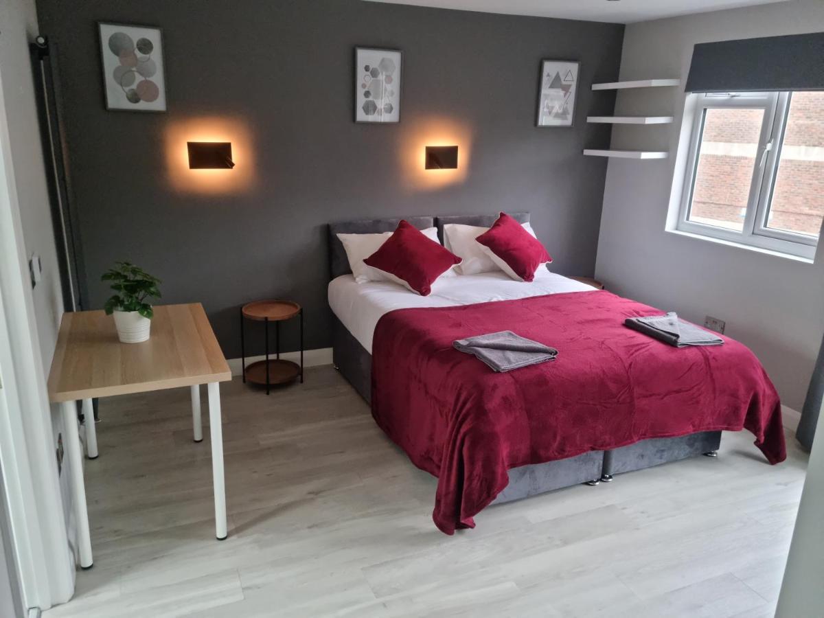 Apartamento Bright, Spacious 4 Bed With A Jacuzzi!