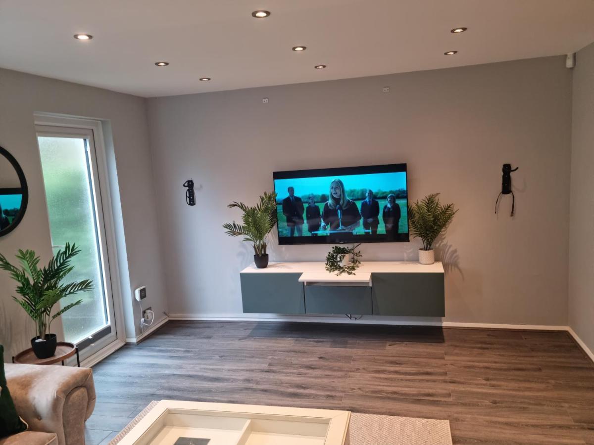 Bright, Spacious 4 Bed With A Jacuzzi! Apartamento