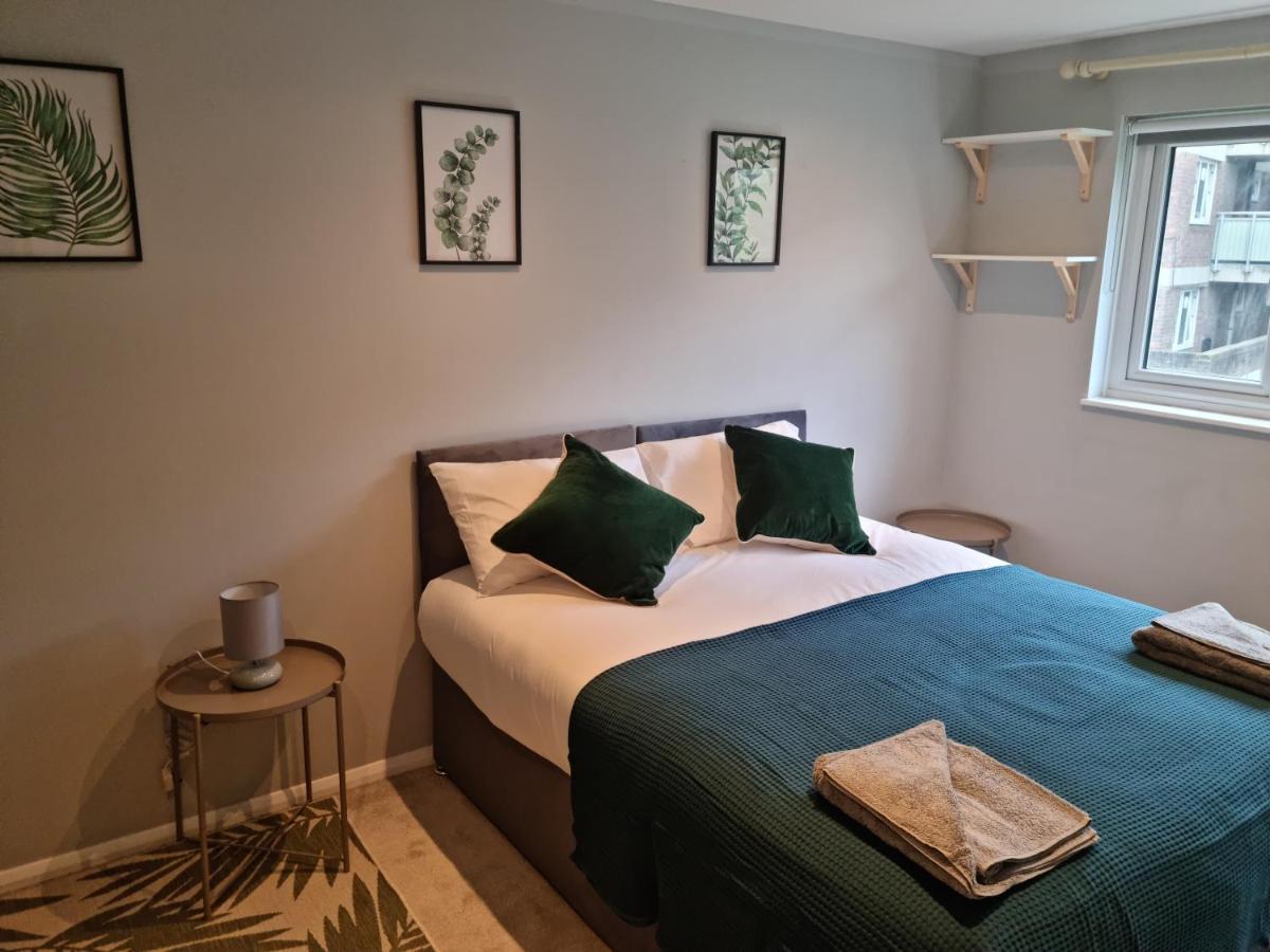 Bright, Spacious 4 Bed With A Jacuzzi! Apartamento *