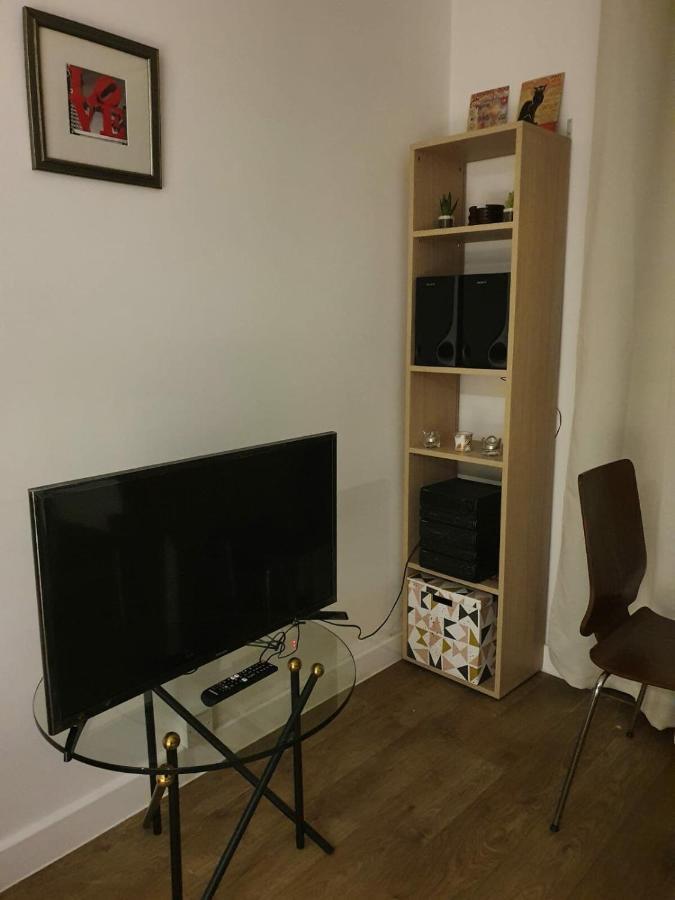 Modern 1 Bedroom Near Canary Wharf With Balcony London