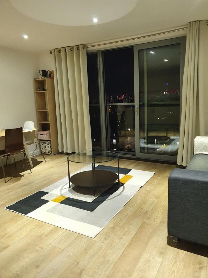 Modern 1 Bedroom Near Canary Wharf With Balcony