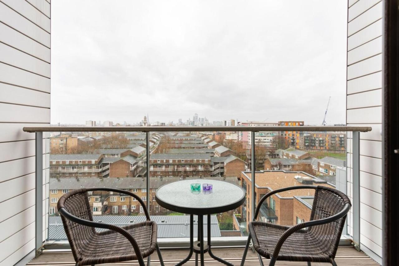 Modern 1 Bedroom Near Canary Wharf With Balcony Apartment London