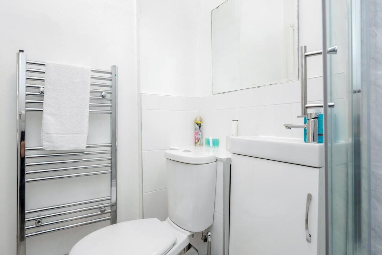 Stunning 1-bed In Lewisham Apartment London