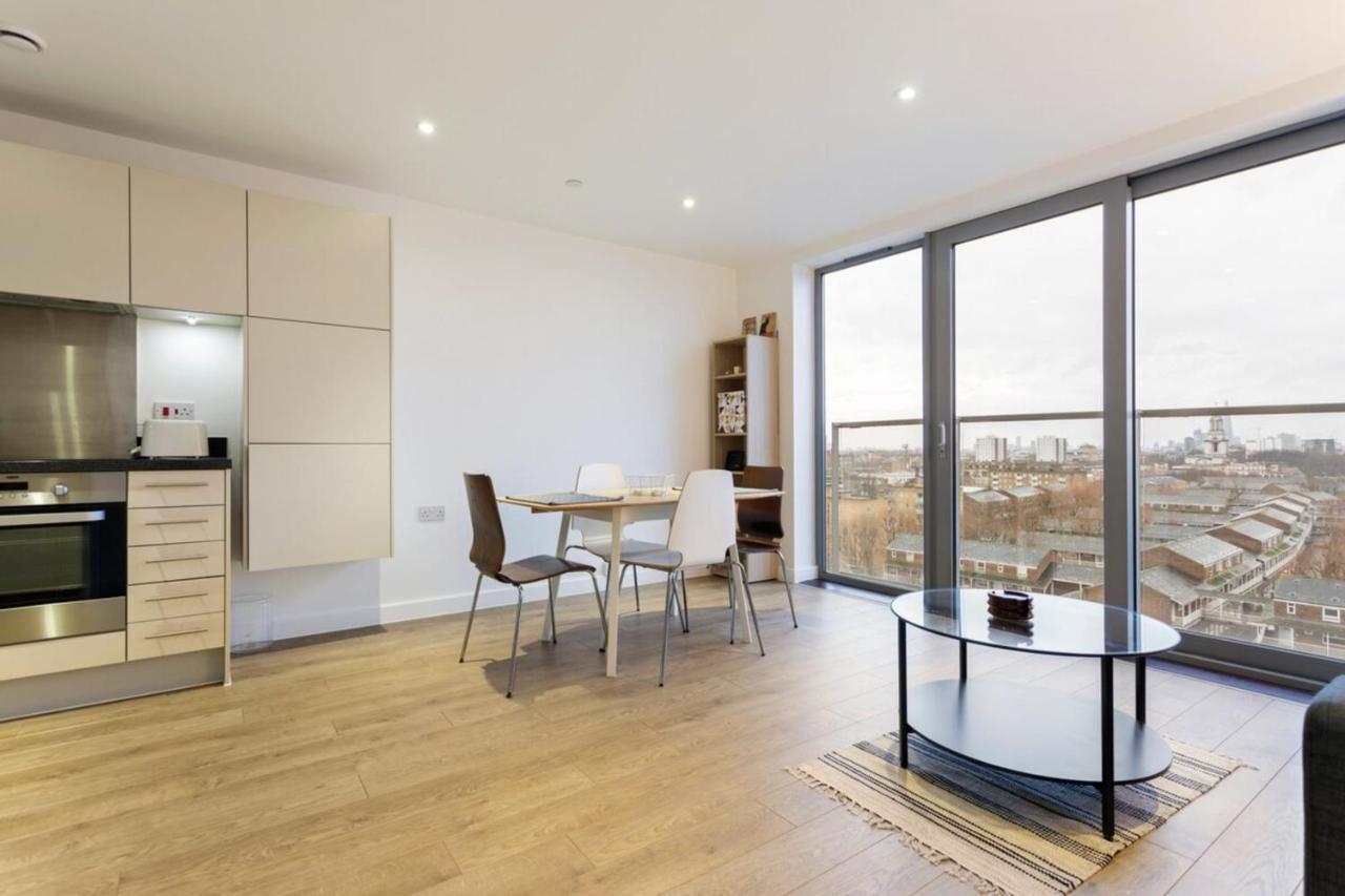 Modern 1 Bedroom Near Canary Wharf With Balcony Apartment London