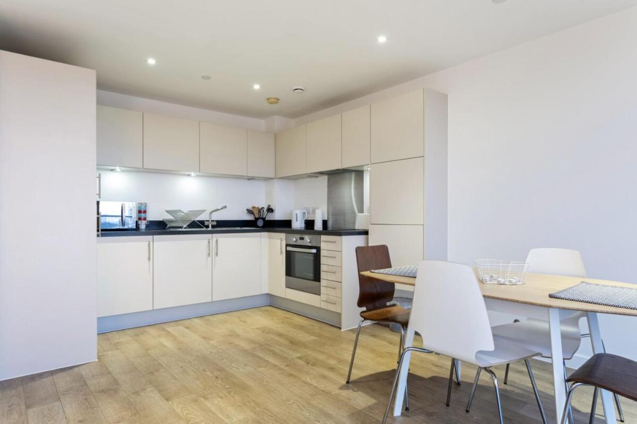Modern 1 Bedroom Near Canary Wharf With Balcony Apartment *