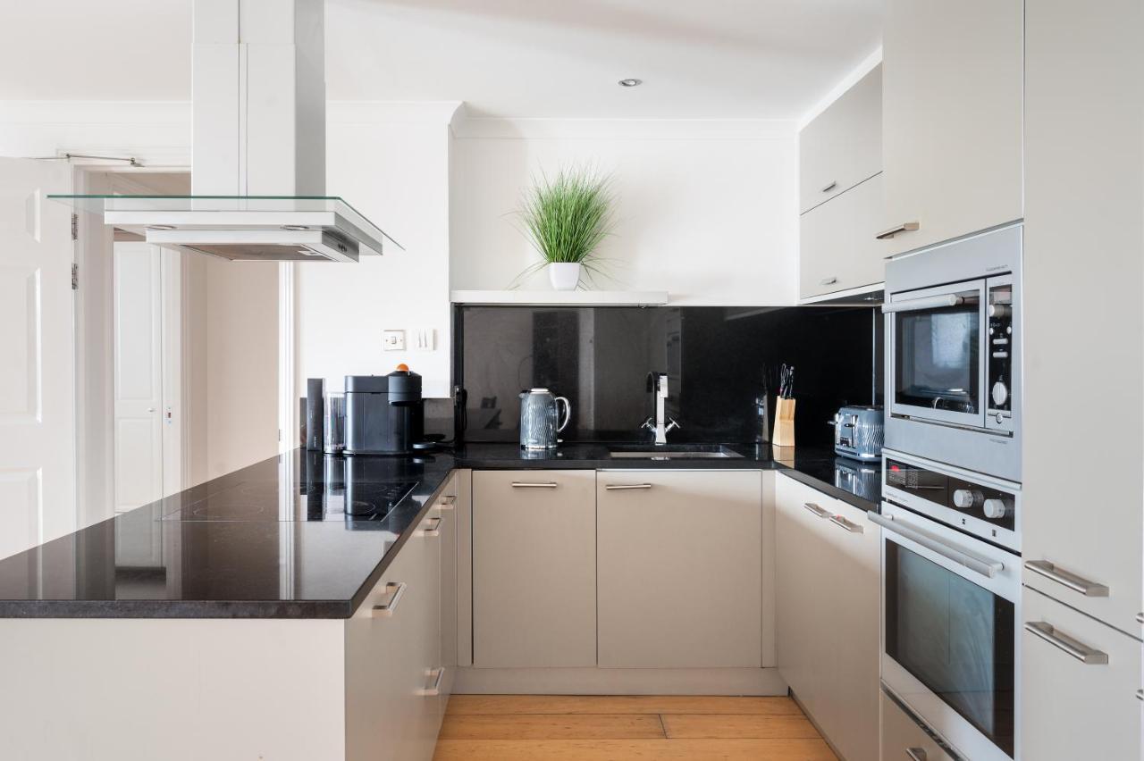 Apartment Riverside Two Bedroom In Canary Wharf