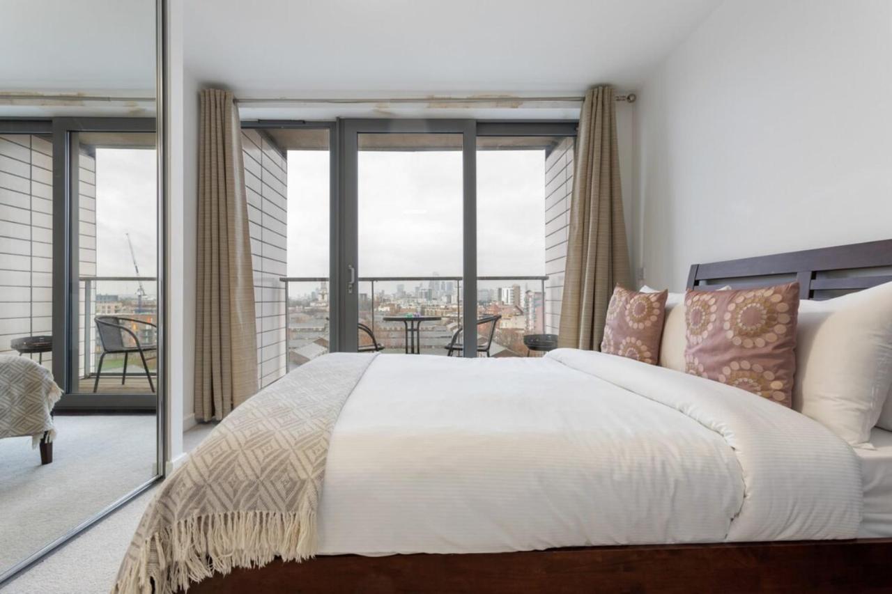 Modern 1 Bedroom Near Canary Wharf With Balcony London