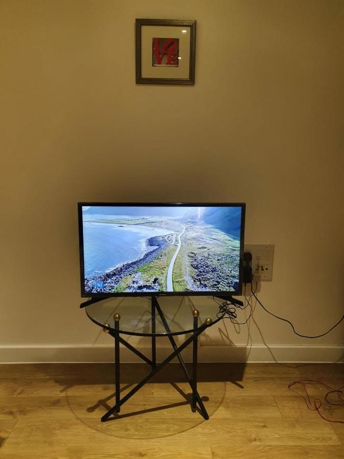Modern 1 Bedroom Near Canary Wharf With Balcony London
