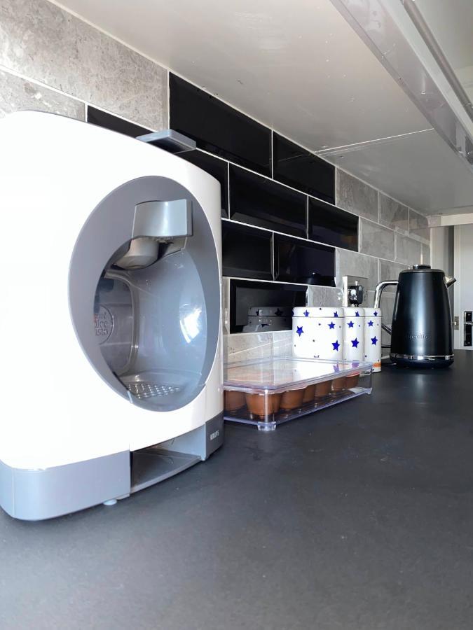 Bright, Spacious, Modern Interior Decor 2 Bedrooms With Amazing Views