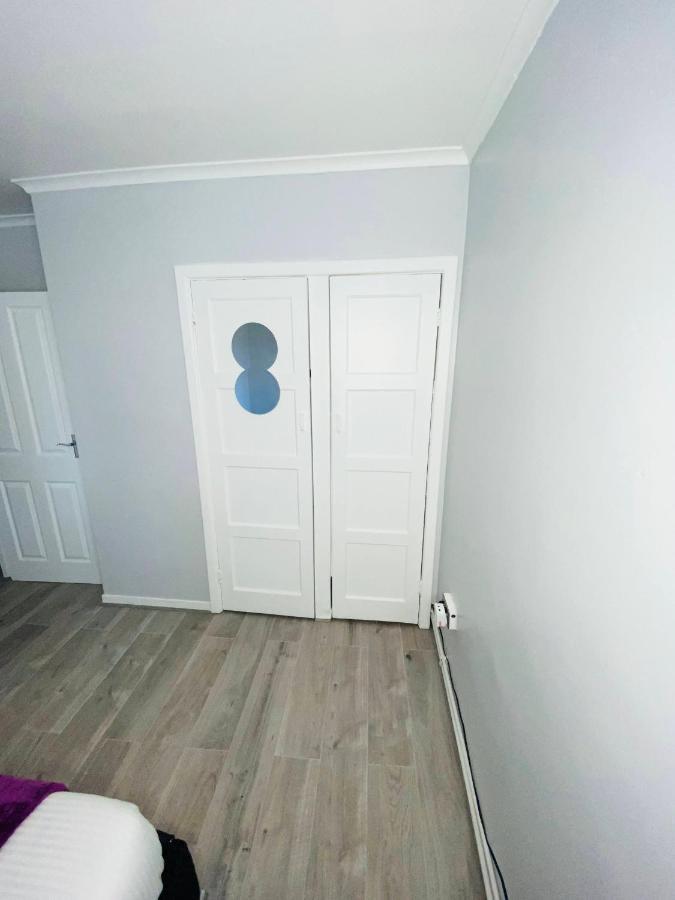 Bright, Spacious, Modern Interior Decor 2 Bedrooms With Amazing Views * Londen