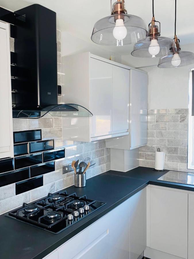 Appartement Bright, Spacious, Modern Interior Decor 2 Bedrooms With Amazing Views Londen