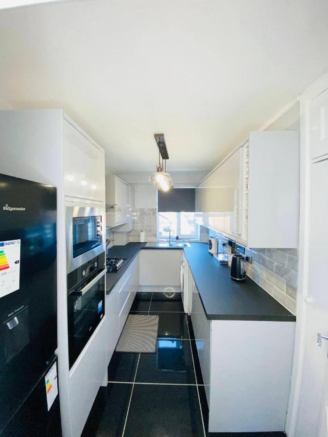 Bright, Spacious, Modern Interior Decor 2 Bedrooms With Amazing Views *