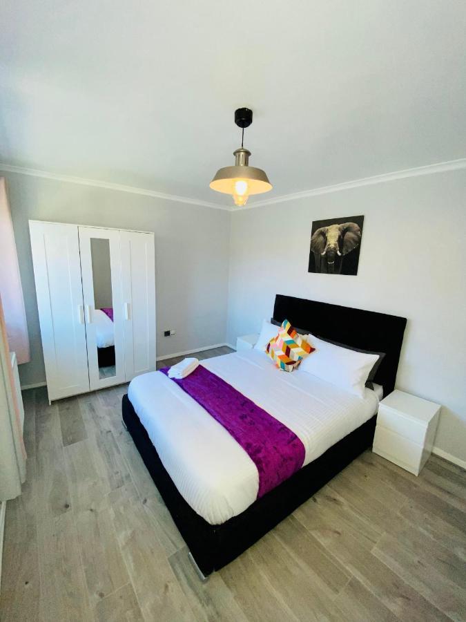 Bright, Spacious, Modern Interior Decor 2 Bedrooms With Amazing Views