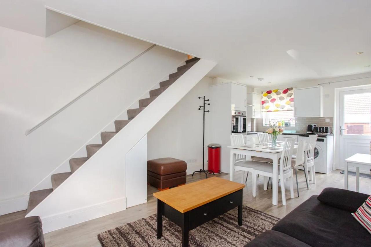 Charming 3 Bedroom With Garden In Peaceful Surrey Quays Londen
