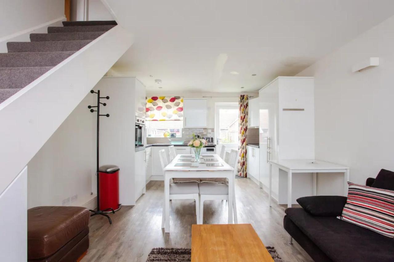 Charming 3 Bedroom With Garden In Peaceful Surrey Quays Vakantiehuis Londen