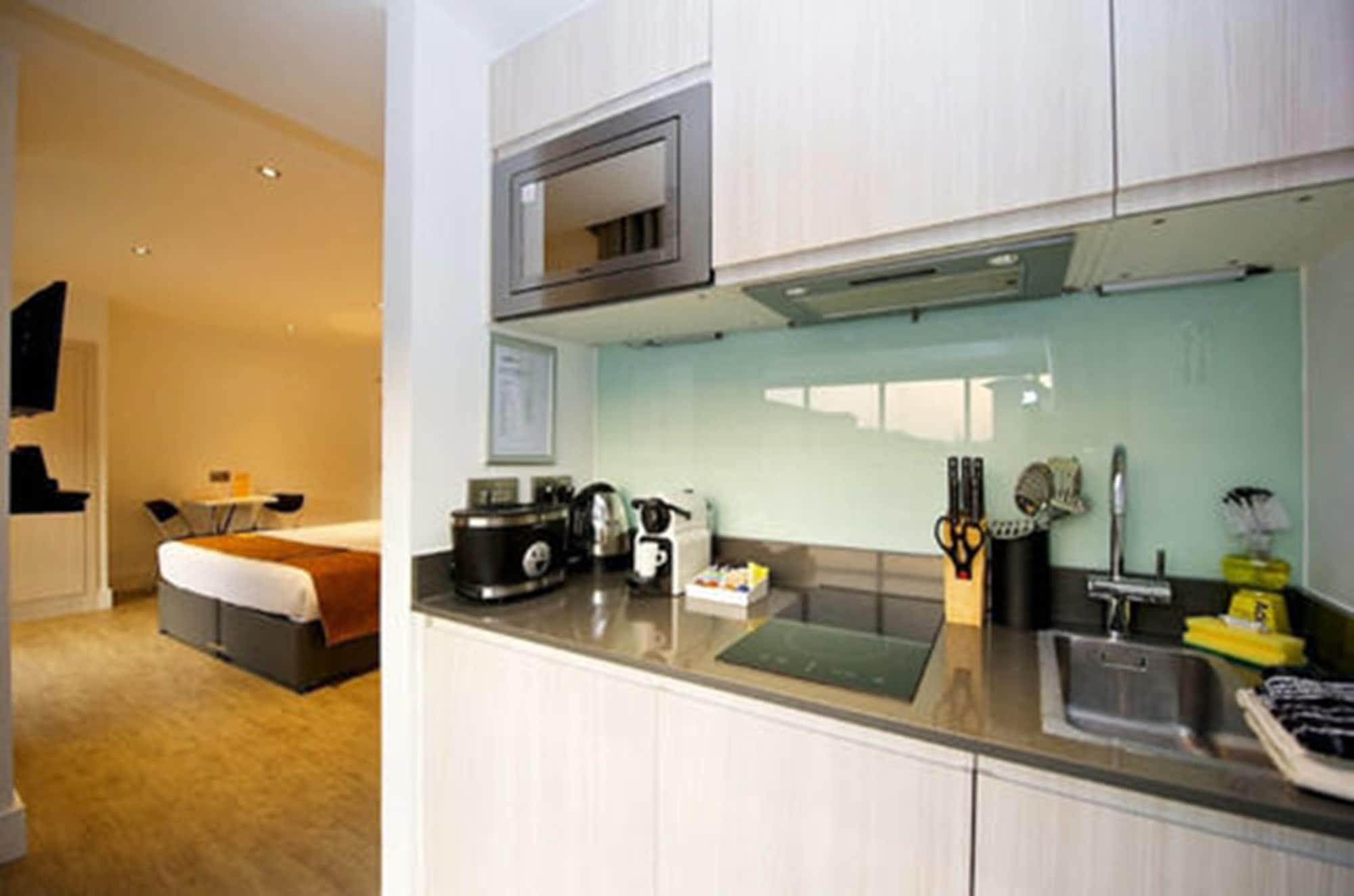Staycity Greenwich High Road Apartahotel 3*