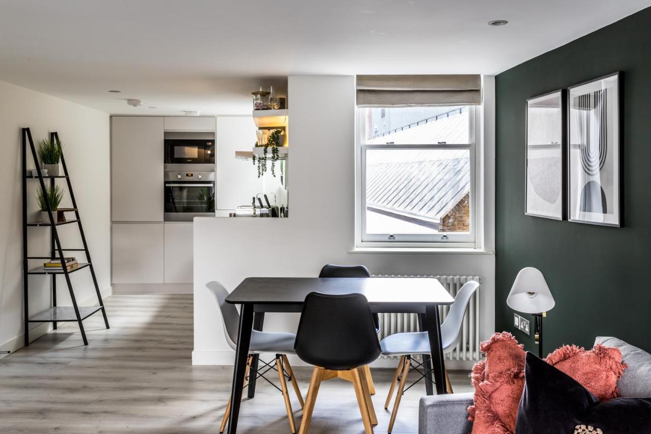 Borough Market 2-bed Apartment *
