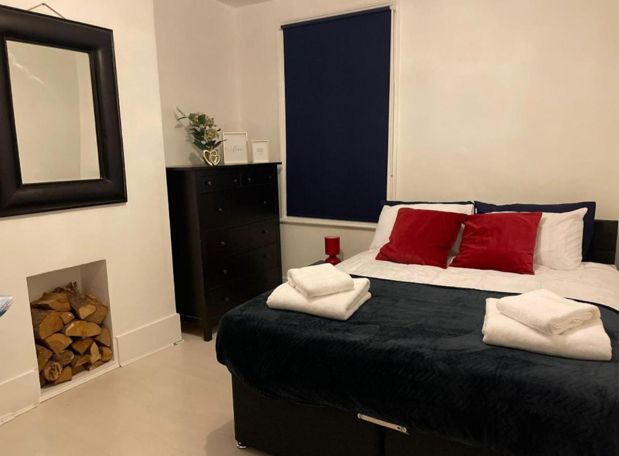 Lovely Large Near Stratford Apartment London