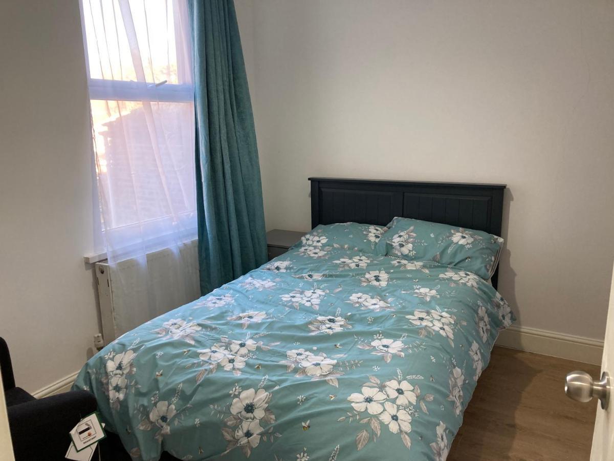 Apartment Snug 5-bedroom Residential In Great *