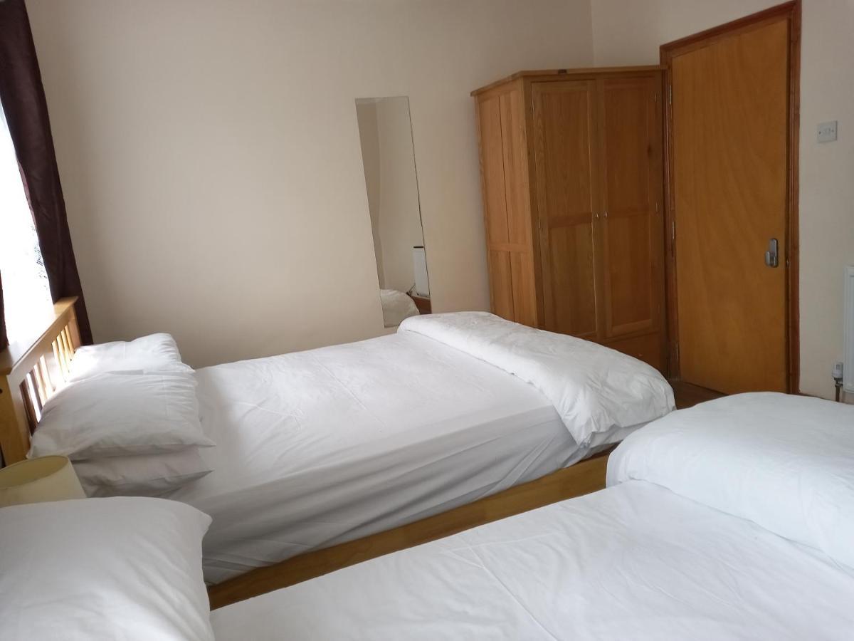 Bubblesbnb- 4 Bedroom House London