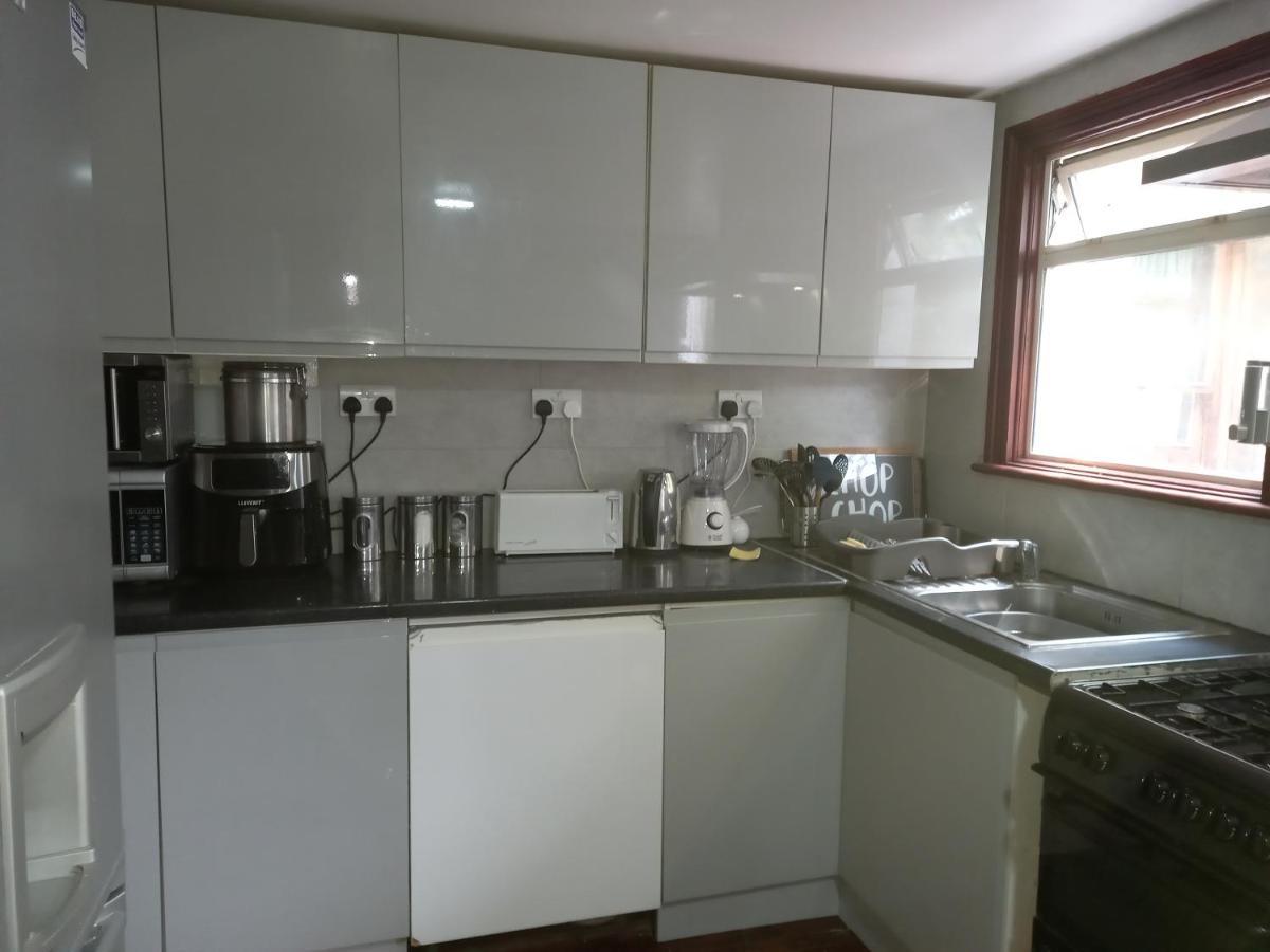 Bubblesbnb- 4 Bedroom House Ferienhaus London
