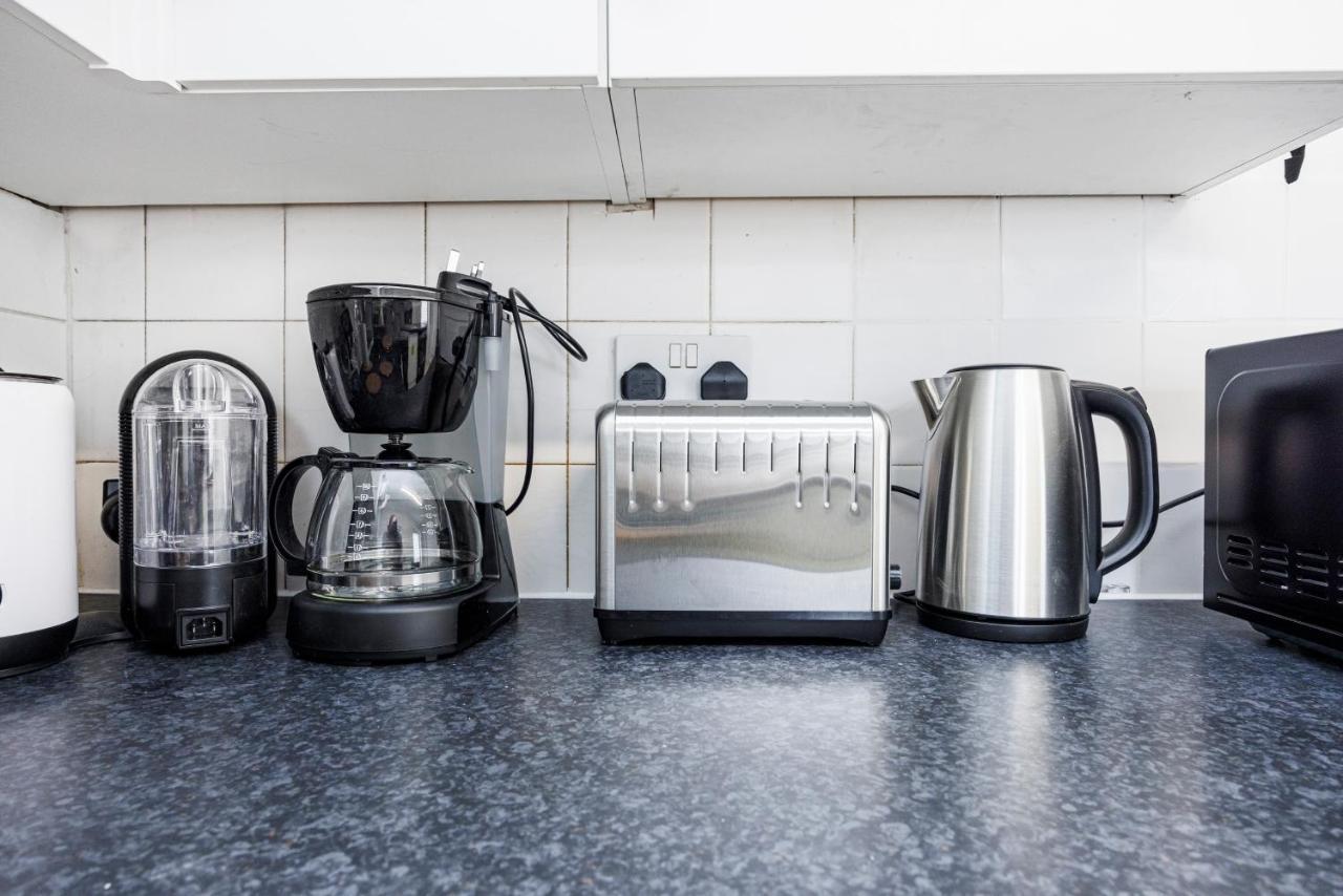 Lovely 2 Bd Hse With Parking Near Excel Apartment