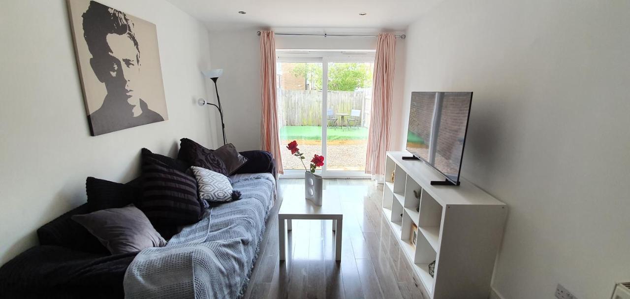 Trendy, Modern Garden Posh Peckham London