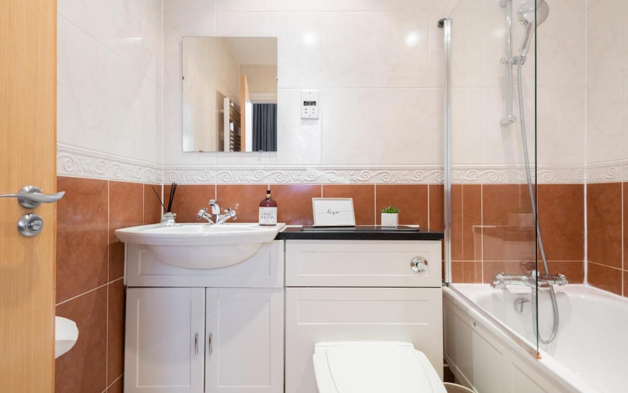 Modern And Spacious 3 Bed Next To The Shard * Londen