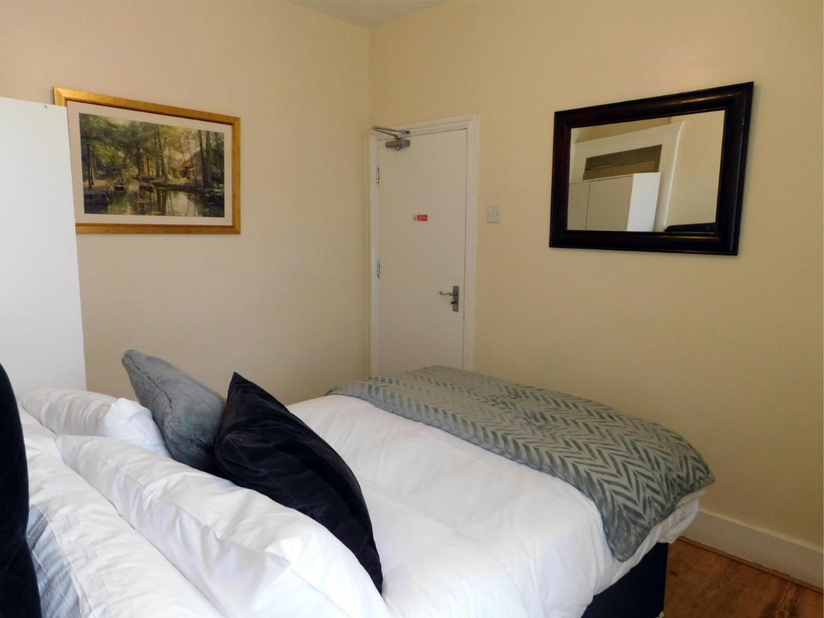 Apartment Entire 4 Bedroom Terrace House In