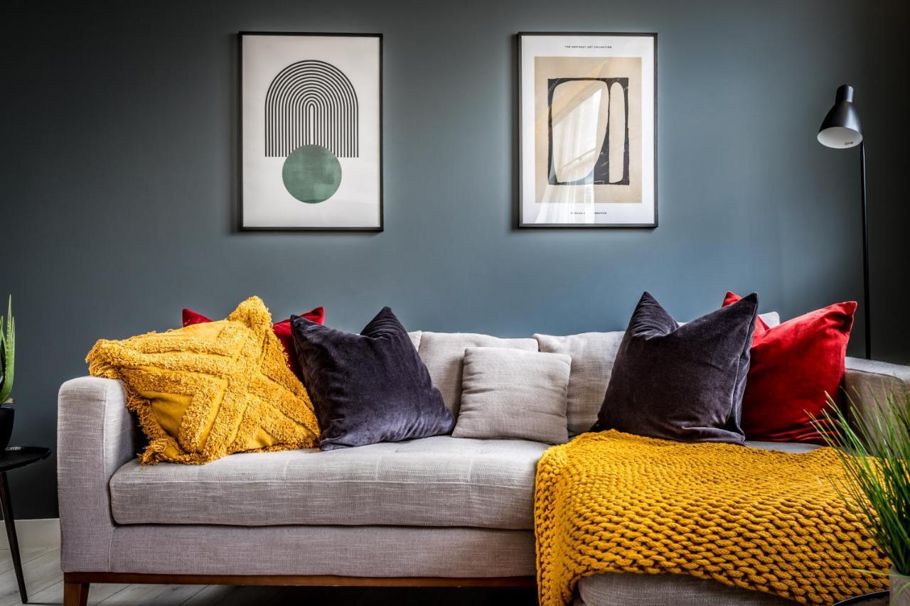 Borough Market 2-bed Apartment *
