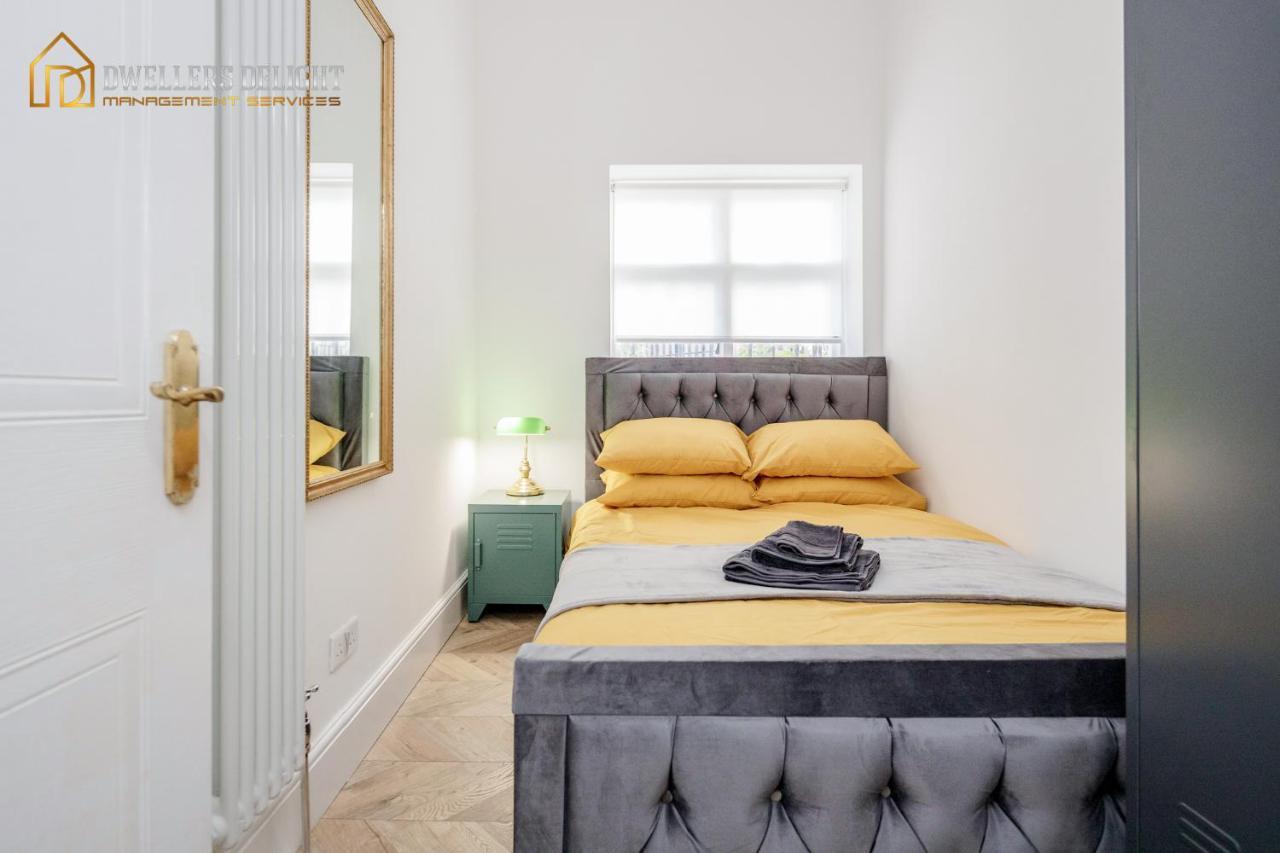 Entire 2 Bed Flat Plaistow,canning Town Prime Location In *